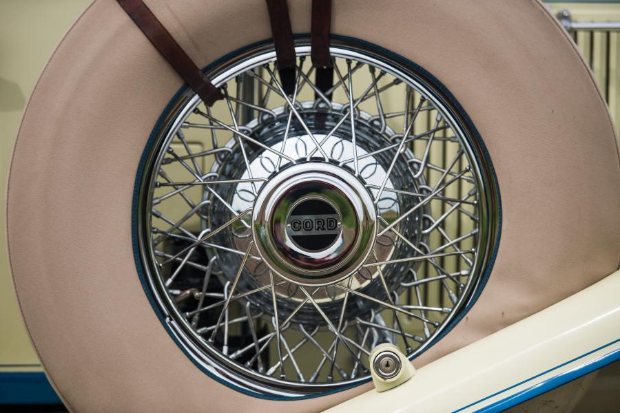 Колеса Cord L-29 Convertible 1930 года  (фото 43 из 47)